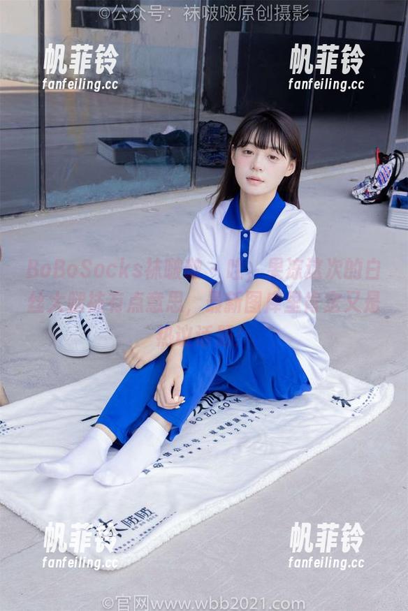 BoBoSocks袜啵啵 - 哇，果冻这次的白丝大腿袜有点意思，最新图库里肯定又是热议话题！