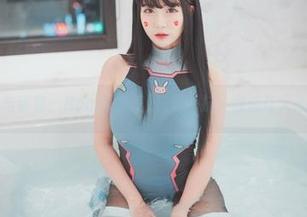 美女护士与手套：Bomi(普美)只需一抹，就能让人心神荡漾。
