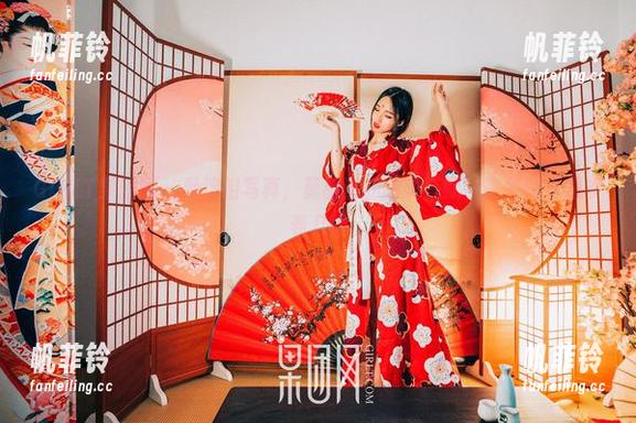 GIRLT果团网 - 看这组写真，莫雅淇的眼镜搭配，有些让人想多看几眼