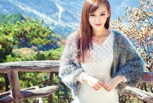 IMiss爱蜜社 – LindaLinda最新图包，裸足出街的勇气，胆量真让人佩服！
