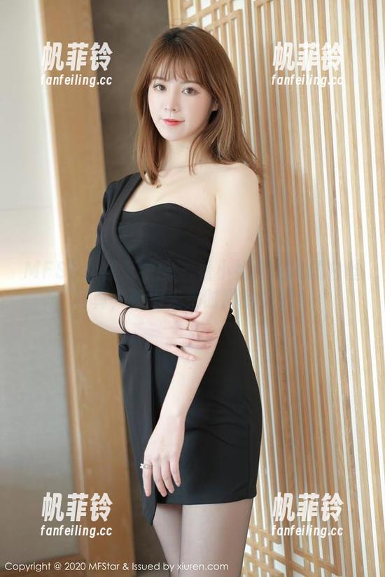 MFStar模范学院 - 看小奶瓶呜呜的白丝写真，获得未来时尚的灵感！