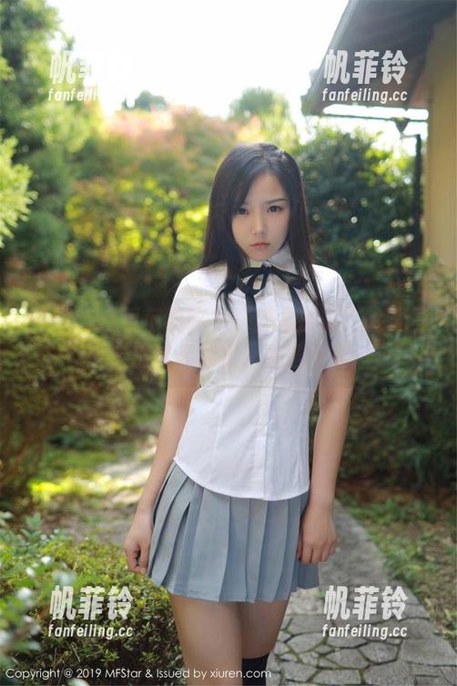 MFStar模范学院 - “温柔的柔”在光影中走出迷人裸足，精选观看。