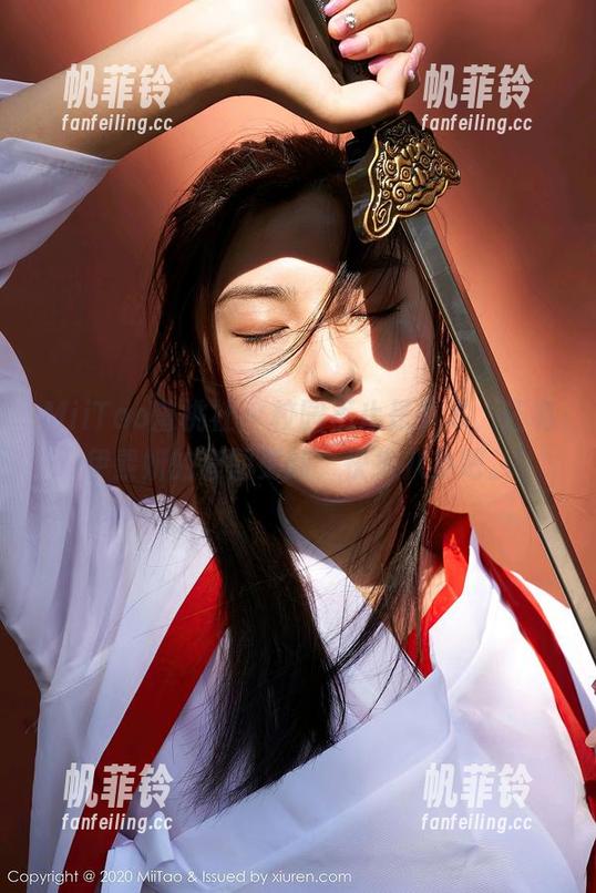 MiiTao蜜桃社 - 校园不止是书本，还有伊素妍的套图更新，快来八卦吧。