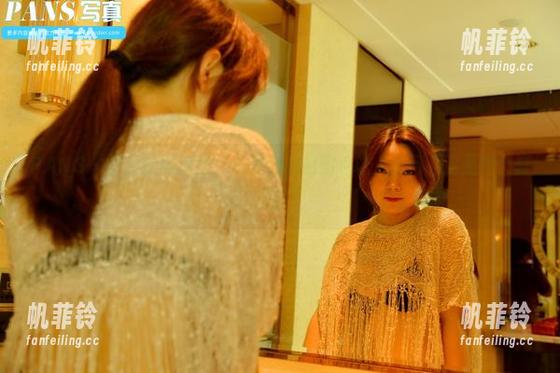 PANS - 夏日的热浪里，小倩的私房图包让人想问“这是哪个夏天？”