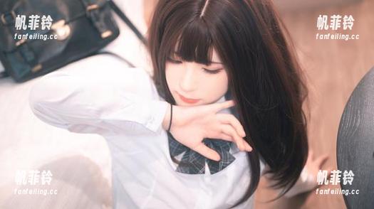 Quan冉有点饿的婚纱最新套图：穿上那么漂亮，真担心她被食物绑架！
