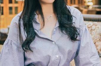 TouTiao头条女神 – 杨漫妮裸足的图片，怎么说呢？让我一度怀疑我是一名脚控，分享这种微妙的情绪！