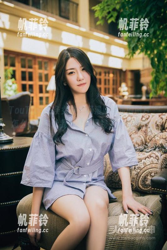 TouTiao头条女神 - 杨漫妮裸足的图片，怎么说呢？让我一度怀疑我是一名脚控，分享这种微妙的情绪！