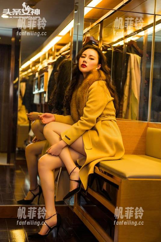 TouTiao头条女神 - 苏可可W的泳池写真——纯粹的水，纯粹的美，合集来啦！