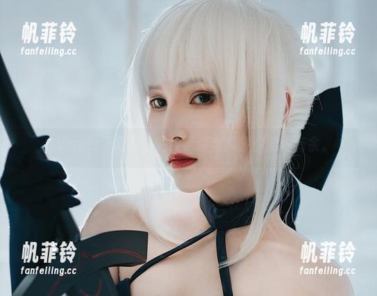 向Vams子取经，蛇皮泳装全集教你游刃有余。