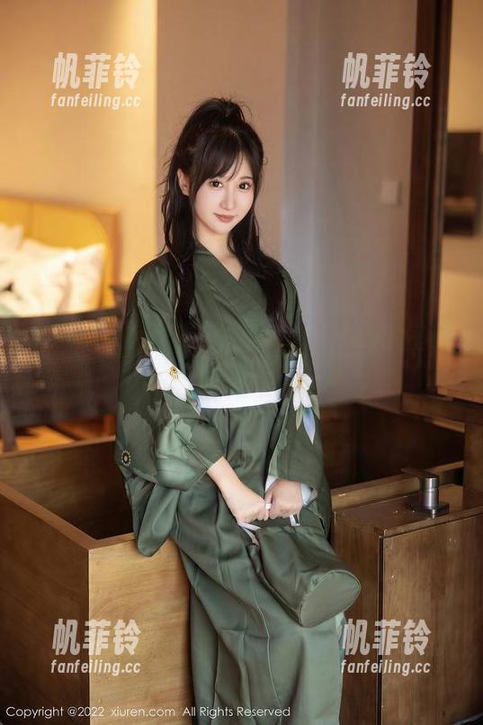 Xiuren秀人网 - 伍晓丽Shirley的圣诞写真，岁月慢了一点
