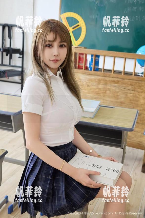 Xiuren秀人网 - 软糖爱喝奶放大招，新美图更新！修女造型也太让人甘甜了吧？