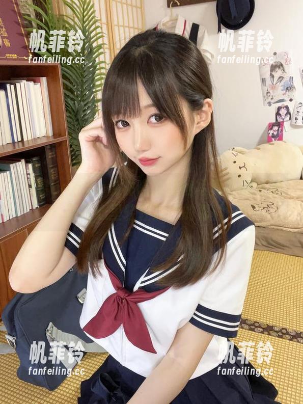 观赏nagisa魔物喵的短裙写真，期待着能在心里轻轻划过的那种…