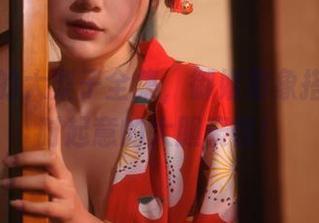 一米八的大梨子全集，御姐形象搭配一临时起意的大胆表情！