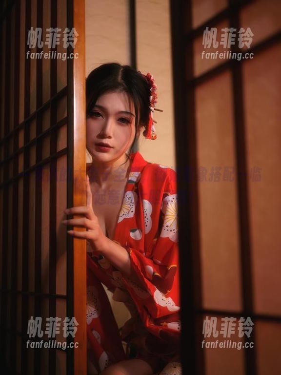 一米八的大梨子全集，御姐形象搭配一临时起意的大胆表情！