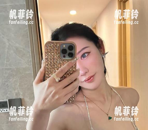 微密圈 - 猛戳不爱笑的赛琳的私拍合集：死库水，不只是个名称，更像是种态度！