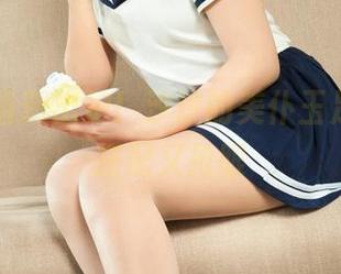 丽柜 – 最新出炉！汐汐的美仆玉足，巧妙搭配又抢眼