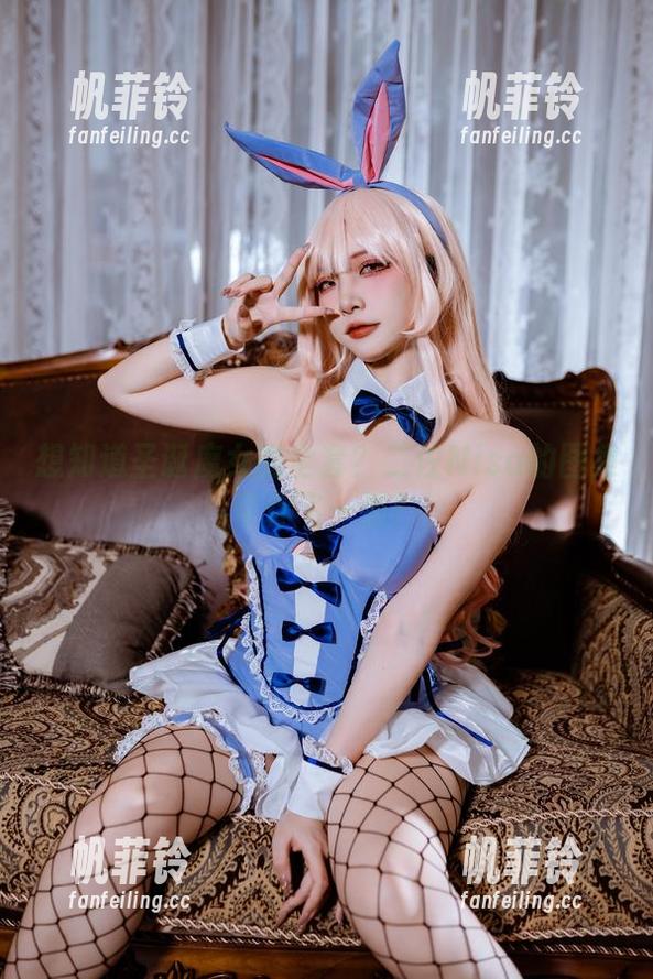 想知道圣诞魔女的全套？二佐Nisa的图集带你飞一波！