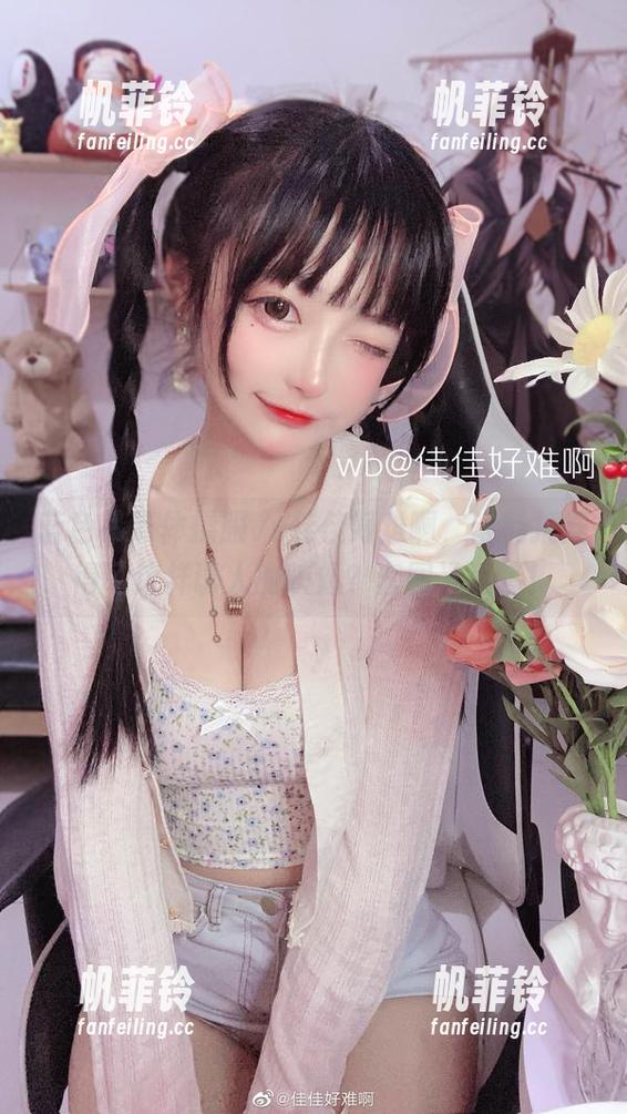 蓝色吊带体操服vs佳佳好难啊，谁能抵挡得了这样诱人的映像？套图准没错！