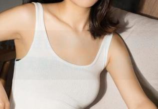 克拉女神 – 佳佳和她的私拍，运动时刻仿佛无意间泄露了点温柔。