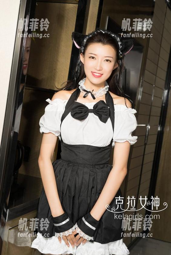 克拉女神 - 欣赏芝月的黑色照片更新，提醒自己：别因为她太美而感到自卑哦！