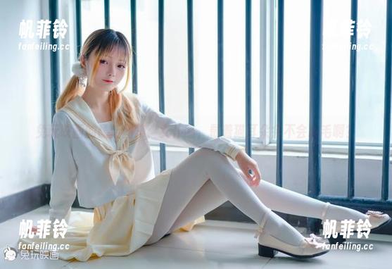兔玩映画的最新图集：女仆喵，戴着猫耳朵会不会粘毛啊？