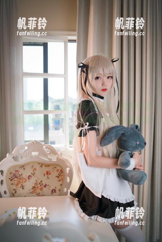 看来兔玩映画越搞越有意思了，图包中原图让我脑洞大开，T恤和裸腿结合得很精妙。