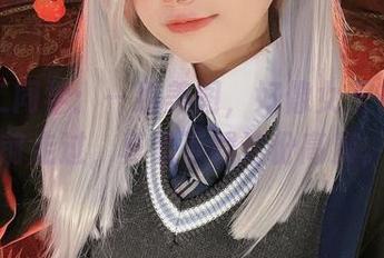 六二二同学：一组美图，好像女王在我眼前走过，真想下载这份高贵。