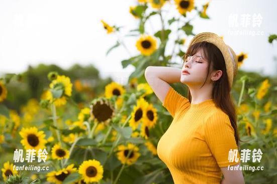 前羽rr的花园兔女郎：你们看那兔耳朵，谁能抵挡住？下载来试试！