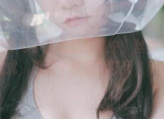 在这份可可小白兔的图集中，丝袜不再只是款式，而是个性感的符号，真特别
