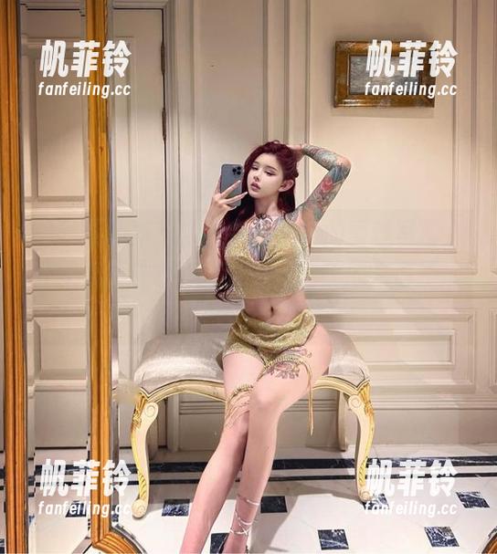 微密圈 - 每次翻到奈斯希希的蕾丝写真，我就忍不住想，为什么这么美的东西不能用来包饺子呢？