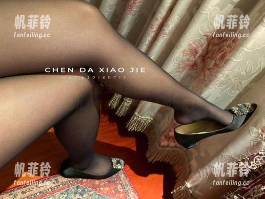 微密圈 - 宸大小姐的泳池美图全集——下载的方法就在这儿，快来感受一下水的温度！
