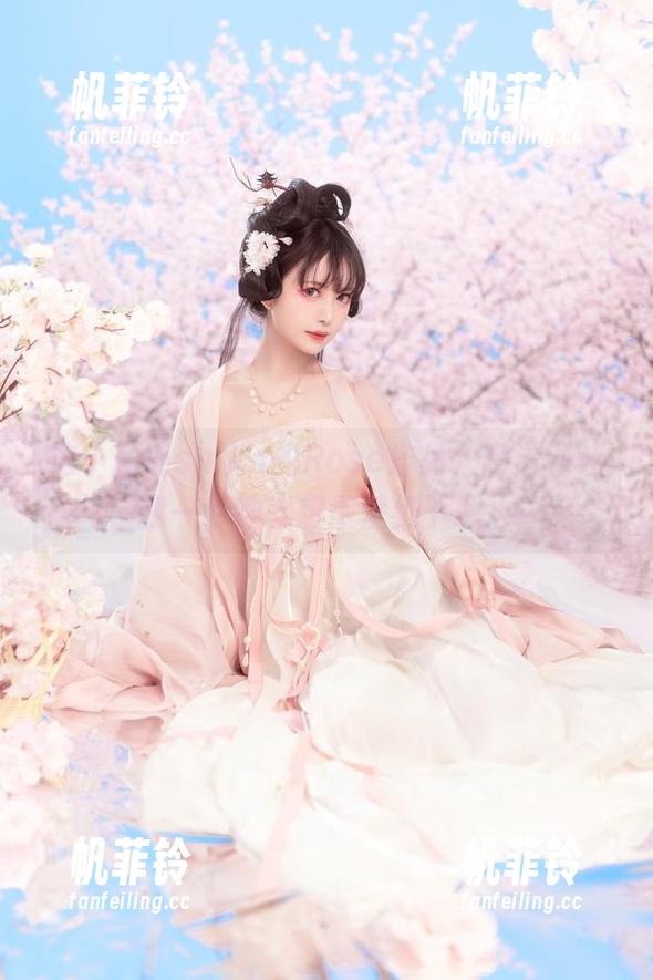 这小鹿鹿shika的Rose作品，高清到让我一秒钟就想做壁纸下载。