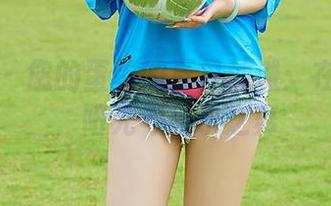 尤蜜荟 – 您的蛋蛋的夏日沙滩：在线美图，阳光与盐水之舞