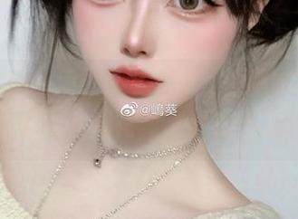 手中美图满满的蓝色兔子，嶋葵这次又拿出了什么新花样，谁能不爱？