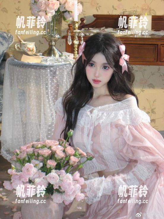 樱花限定当中，怡子yiii精选作品得心应手，花影与心思间流转的都是浪漫。