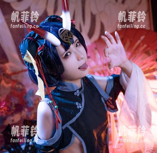 一组修女作品，拖拉大王真是个别出心裁的家伙，每一张都是一场表演。