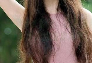 推女郎 – 易阳泳衣套图：这不是普通泳衣，是泳池边的猫步大赛！