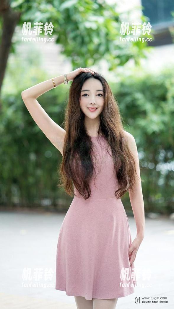 推女郎 - 易阳泳衣套图：这不是普通泳衣，是泳池边的猫步大赛！