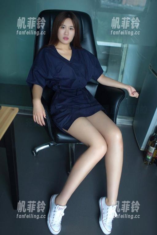 推女郎 - 快来在线观赏，原图直击易阳的完美美腿，真让人想多看几眼。