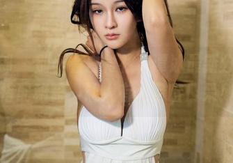 推女郎 – 别小看白衬衫，谭冰最新分享的搭配秘籍，让人有点目瞪口呆！