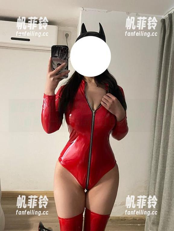 微密圈 - 是可馨吖搭配火红内衣，高清画面帮你一秒认出我对红色的执念！