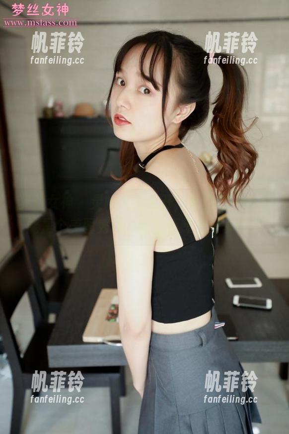 梦丝女神 - 灵唯火力全开，家里的一角也能是个美图秀场，谁能不想来分享呢？