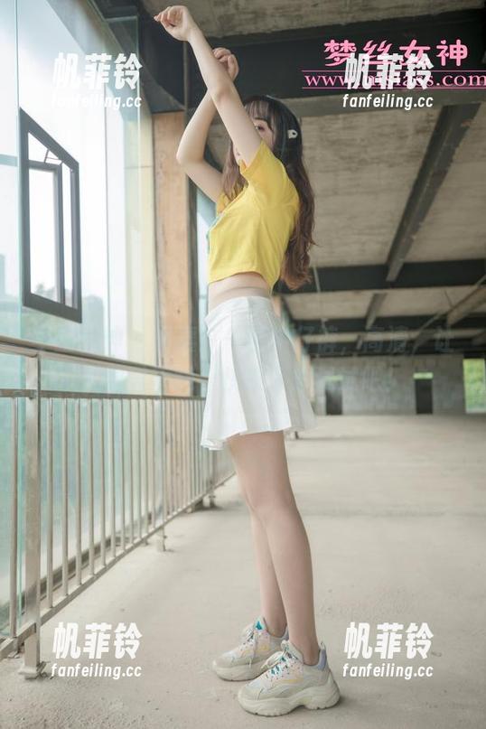 梦丝女神 - 郭襄：一条牛仔裤，高清，让人欲罢不能，快来下载试试吧！