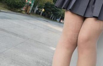 今天的学生妹外拍：森萝财团吹响原图挑战赛，无畏路人甲！