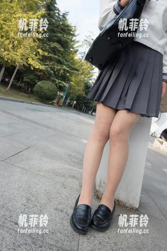 今天的学生妹外拍：森萝财团吹响原图挑战赛，无畏路人甲！