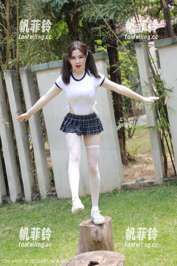 模范学院 - 白茹雪abby的泳衣图集：想问问泳池里有没有冷风？！