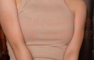 一秒变女主，汪知子的围裙写真合集，你说她该做饭，还是更像模特？