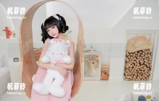 定制你的窥探，爆机少女喵小吉在夏日里懒洋洋的姿态
