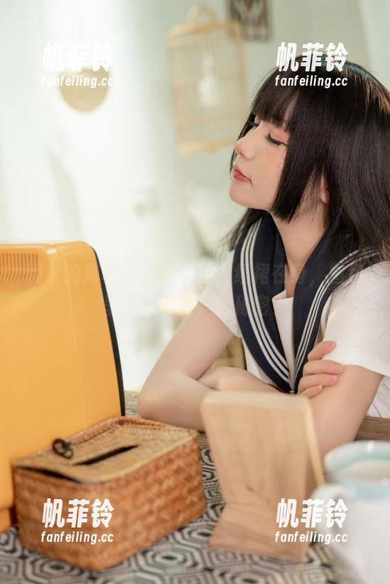 调皮的爆机少女喵小吉，红裙在身，图包里可有无圣光的秘密？