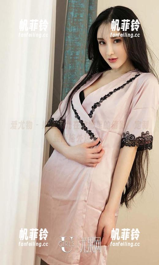 爱尤物 - 娜依灵儿在校服里的倩影，定制显得格外迷人。